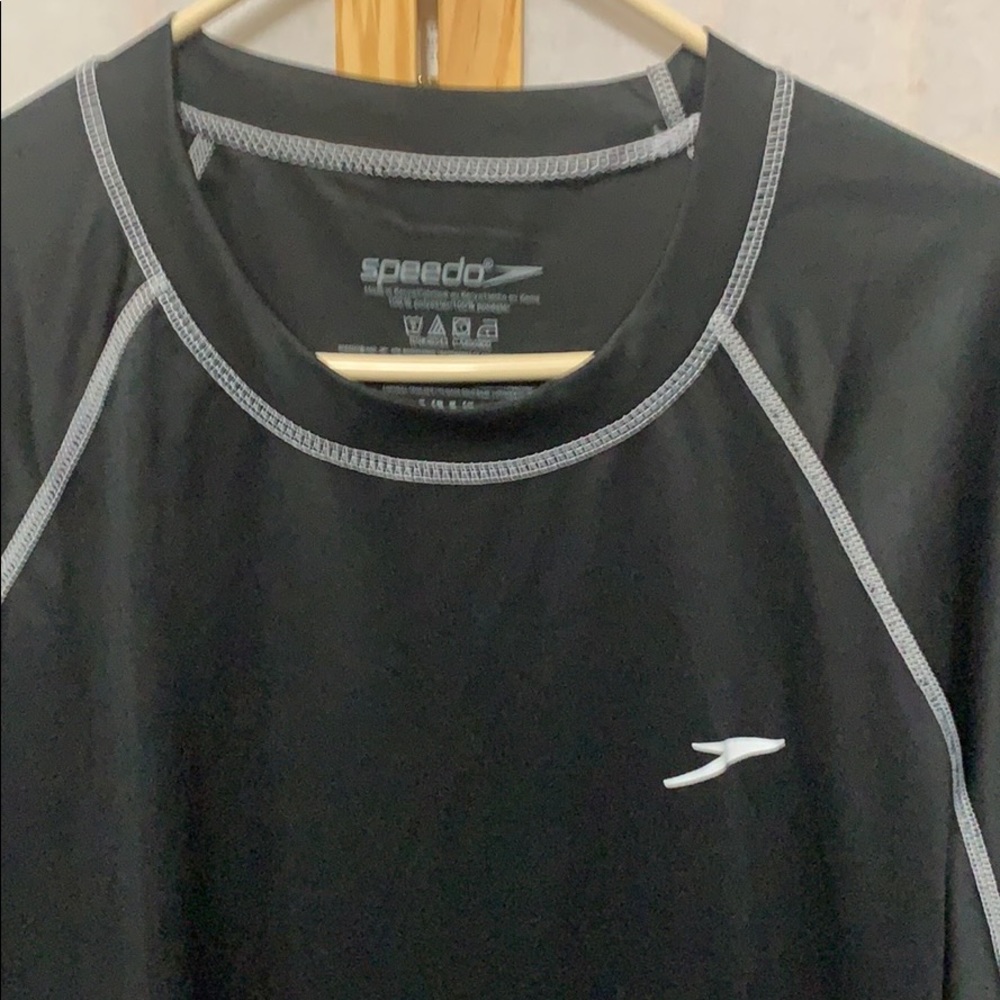 Speedo swimming shirt - Picture 2 of 3